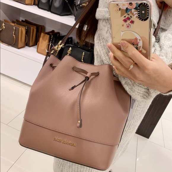 Gaby’sBags👜💕-NWT Michael Kors Bucket Bag - Picture 2 of 5